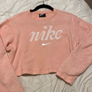 pink nike crewneck cropped